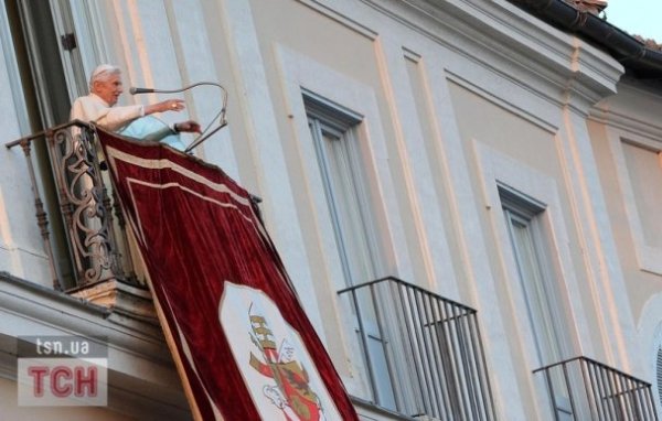 Офіційно: Бенедикт XVI перестав бути Папою Римським. ФОТО