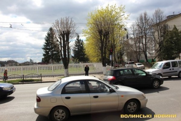 У Луцьку на переході збили дівчинку. ФОТО