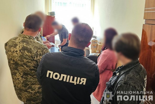 На хабарі погоріли посадовці ТЦК на Волині