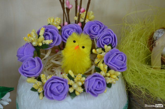 Традиційні писанки, яскраві курчатка і апетитні паски: великодній Луцьк. ФОТОРЕПОРТАЖ