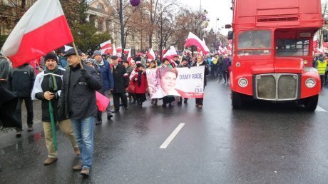 У Варшаві вийшли на мітинг десятки тисяч прихильників влади. ФОТО