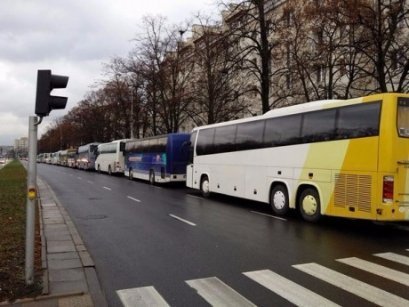 У Варшаві вийшли на мітинг десятки тисяч прихильників влади. ФОТО