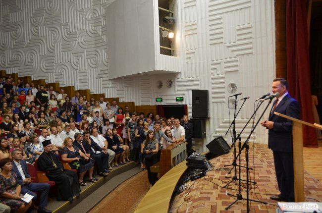«Ви наша надія»: у луцькому педколеджі – випускний. ФОТО