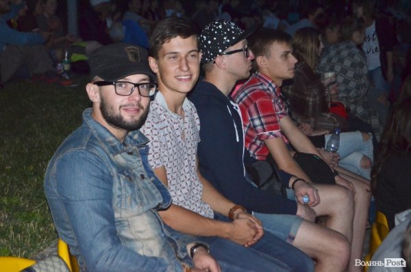 Луцькі кіномани дивилися фільм під зорями. ФОТО 