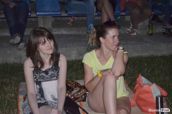 Луцькі кіномани дивилися фільм під зорями. ФОТО 