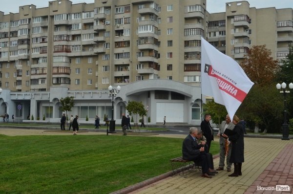 Янукович в Луцьку: опозиція мітингує. ФОТО