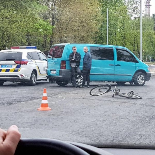 У Ковелі велосипедист потрапив під колеса автомобіля. ФОТО. ВІДЕО