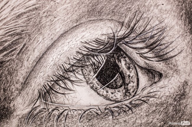 Точність ліній та глибина поглядів: у луцькому «Промені» презентували виставку Вікторії Марценюк