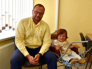 Ігор Поліщук шукає роботу для лучанки з кришталевою хворобою