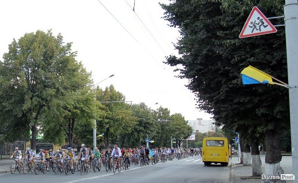 Масовий велопробіг до Дня Незалежності в Луцьку. ФОТО