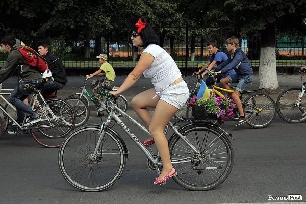 Масовий велопробіг до Дня Незалежності в Луцьку. ФОТО