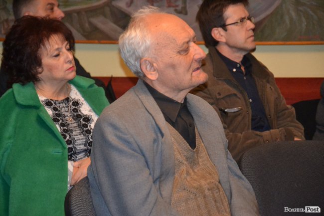 На «Файній гутірці» говорили про політику та співали