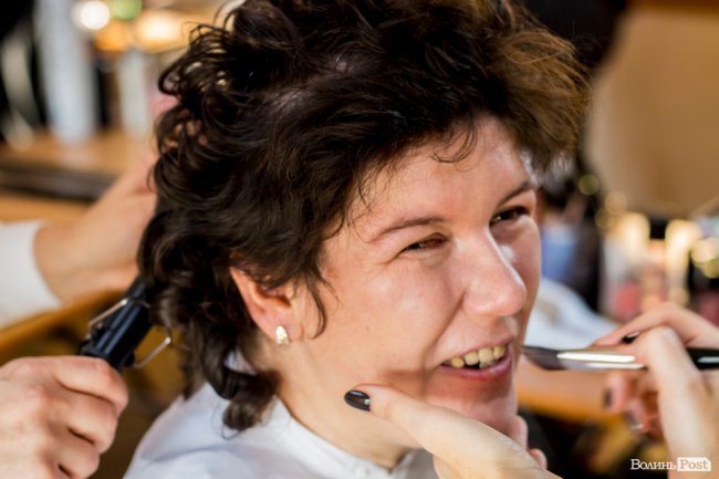 Бенкет, лімузини та королівські наряди: у Луцьку організували  свято для людей з інвалідністю. ФОТО