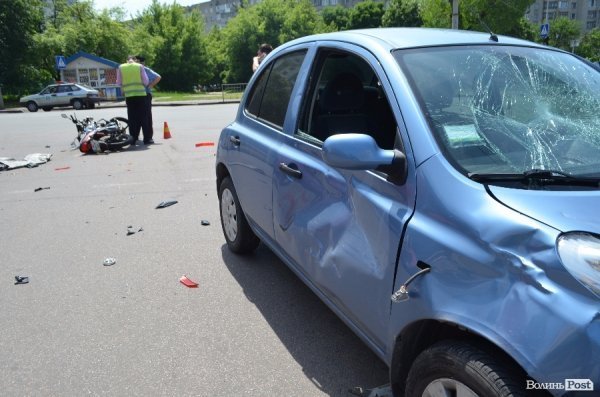 ДТП у Луцьку: Nissan збив мотоцикліста. ФОТО.ОНОВЛЕНО