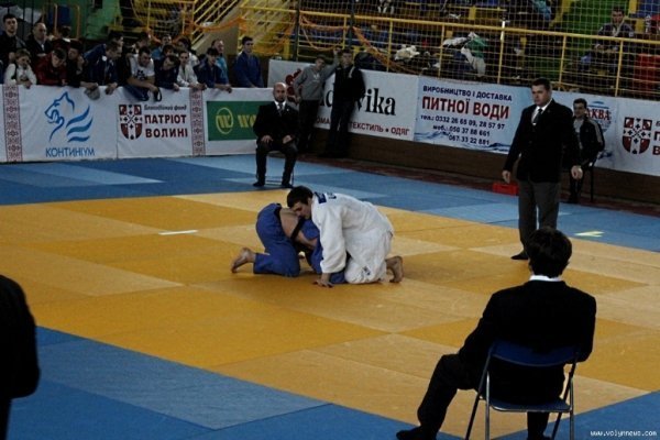 Як у Луцьку боролися хлопці та дівчата. ФОТО