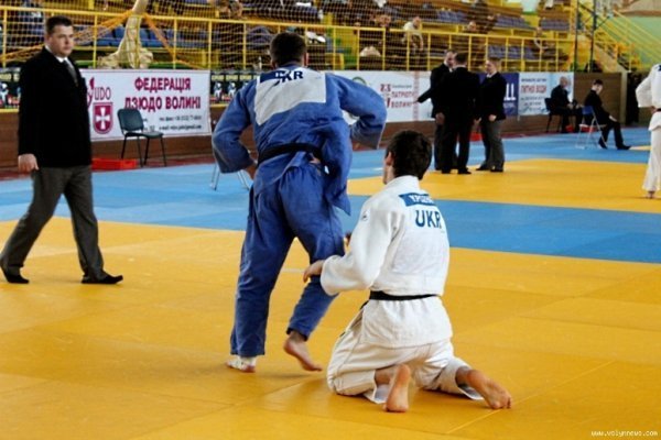 Як у Луцьку боролися хлопці та дівчата. ФОТО