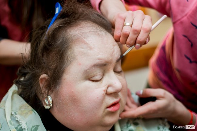 Бенкет, лімузини та королівські наряди: у Луцьку організували  свято для людей з інвалідністю. ФОТО