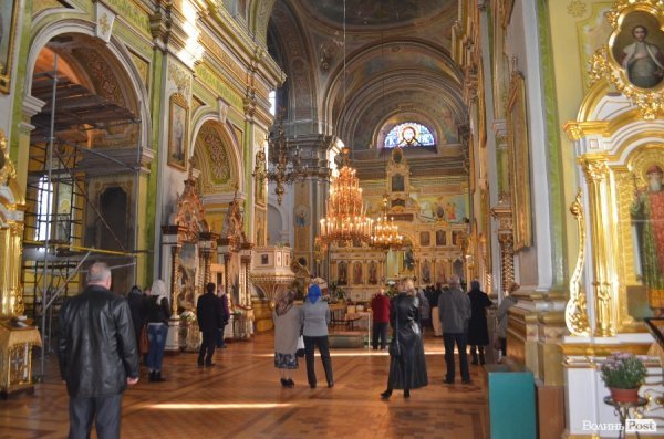 У центрі Луцька ремонтують собор. ФОТО