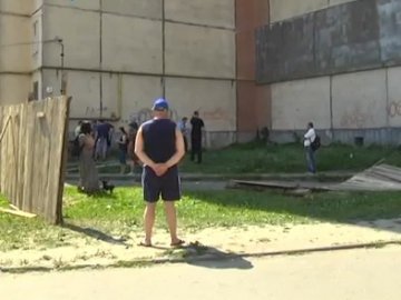 Дворові війни у Луцьку: люди проти магазину. ВІДЕО