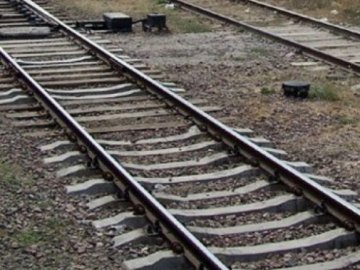 На Рівненщині потяг переїхав молоду жінку