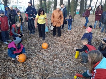 Їли кашу, грали хокей і змагалися: у Луцьку влаштували «Свято гарбуза». ФОТО