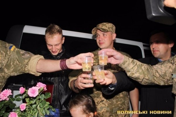 Як на Волині зустрічали звільнених з полону бійців. ФОТО. ВІДЕО