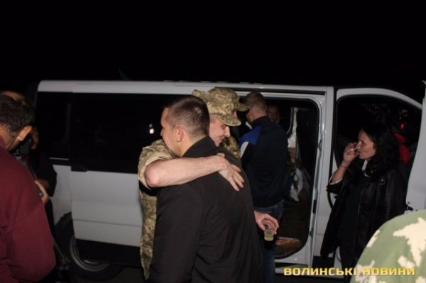 Як на Волині зустрічали звільнених з полону бійців. ФОТО. ВІДЕО