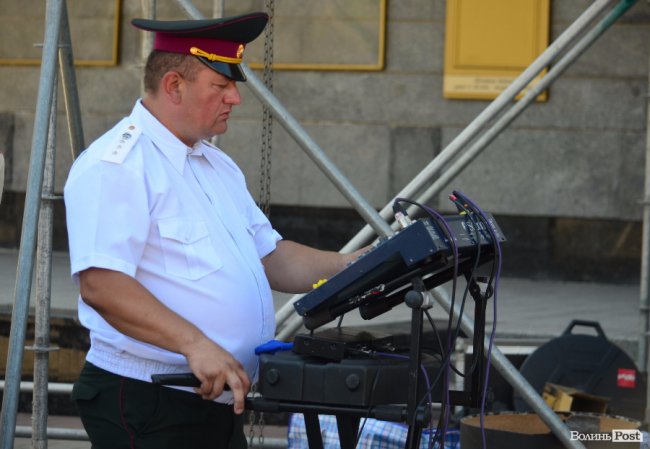 У центрі Луцька грав оркестр Нацгвардії. ФОТО