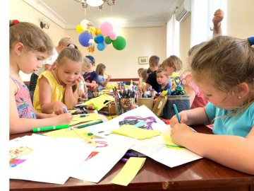 У Луцьку продовжують роботу центри арт-терапії