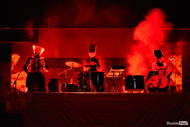 Гурт «ДахаБраха» влаштував видовищне шоу у Луцьку. ФОТОРЕПОРТАЖ 