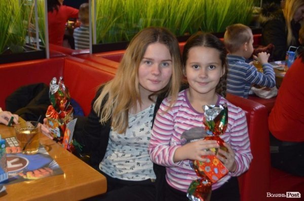 У Луцьку влаштували свято Миколая для соціально-незахищених дітей