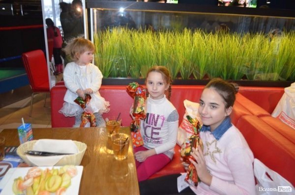 У Луцьку влаштували свято Миколая для соціально-незахищених дітей