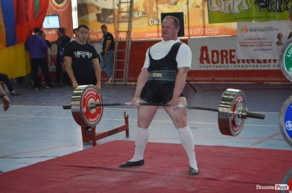 У Луцьку стартував ювілейний чемпіонат світу WPA з пауерліфтингу. ФОТО 