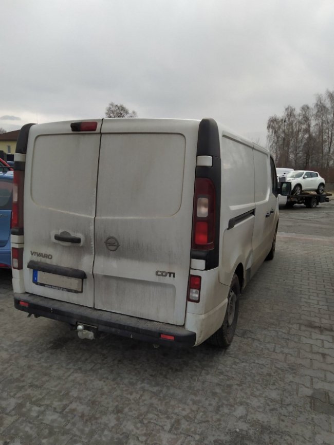 Через волинську митницю намагалися незаконно ввезти автомобілі на суму понад 200 тисяч гривень