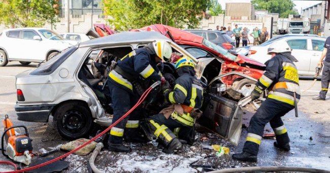 Жахлива аварія у Дніпрі: загинула сім'я з дитиною. ФОТО
