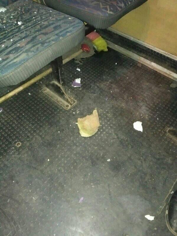 На Волині невідомий каменем розбив скло маршрутки. ФОТО