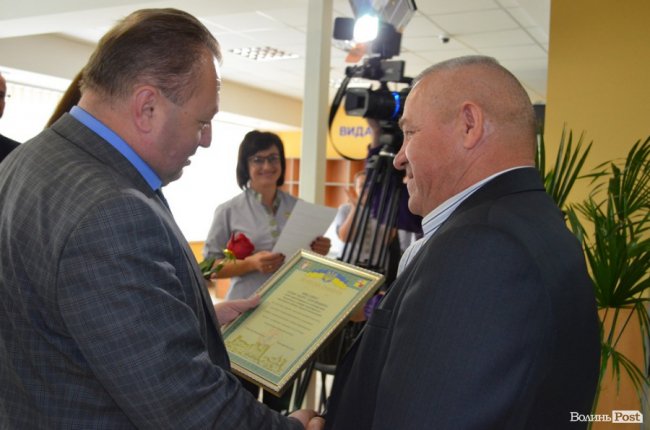 З подяками та тортом: луцький ЦНАП відсвяткував «День народження»