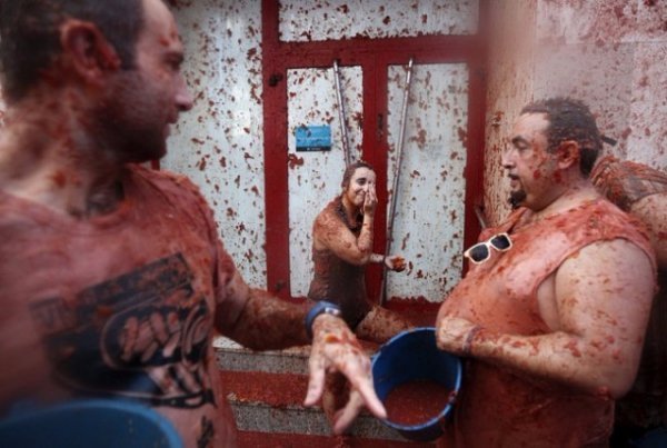 Як в Іспанії кидалися помідорами. ФОТО