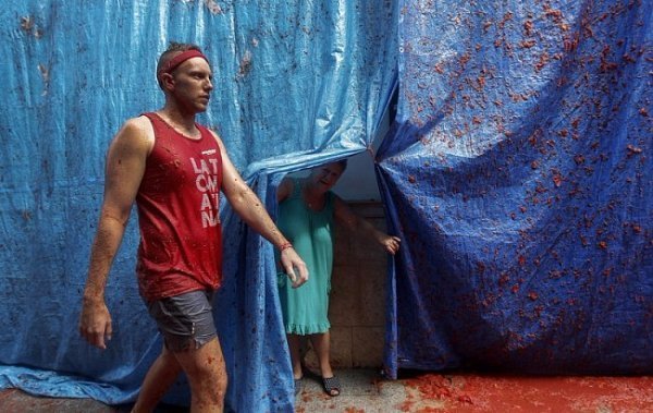Як в Іспанії кидалися помідорами. ФОТО