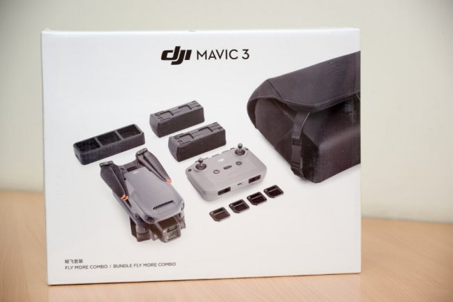 У Луцьку військовим передали квадрокоптер, який придбали за кошти, зібрані на благодійному марафоні. ФОТО