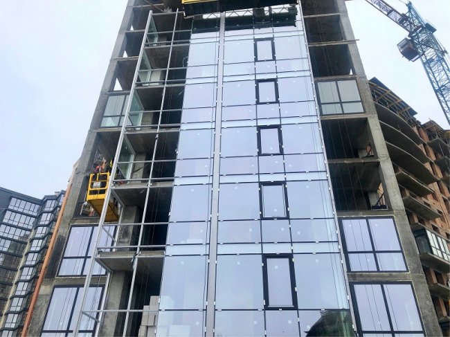 У «Яровиці» монтують енергоощадні панорамні вікна*