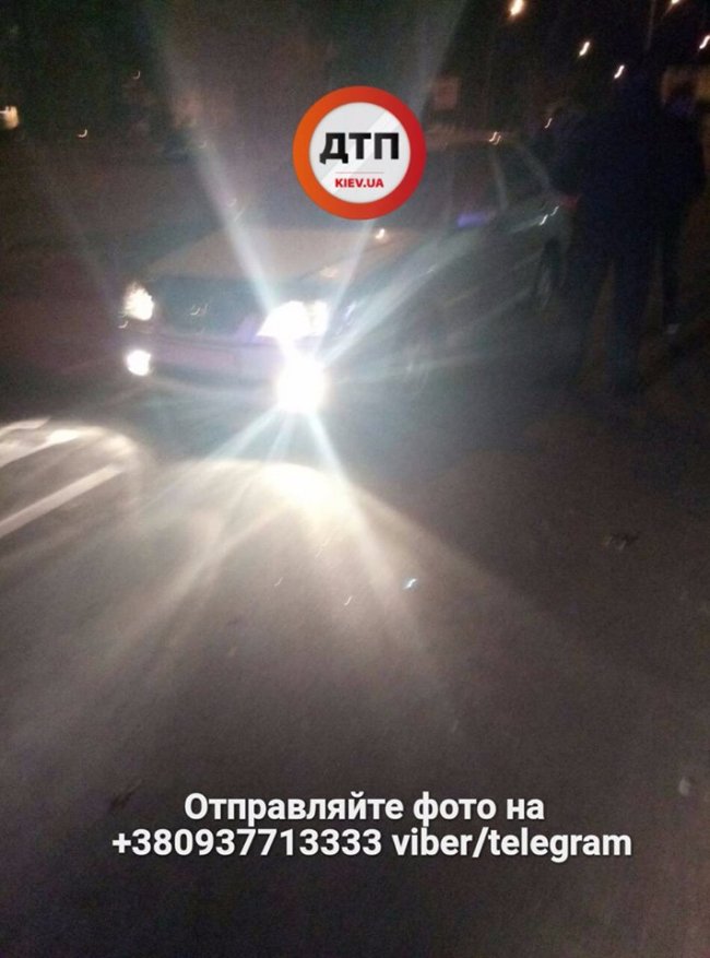 П’яна і без документів: киянка вночі ганяла по тротуару