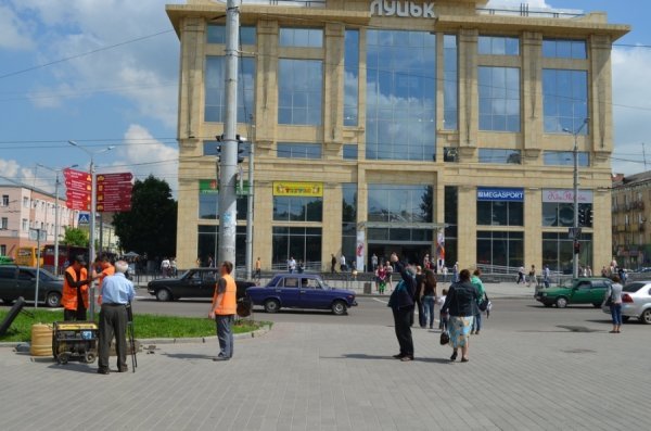 У Луцьку встановлюють знаки для туристів. ФОТО