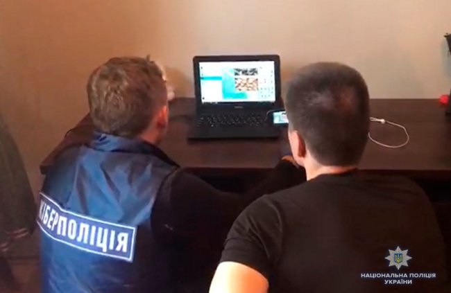 Батьки гвалтували 4-річну доньку та продавали відео в інтернет. ФОТО 18+