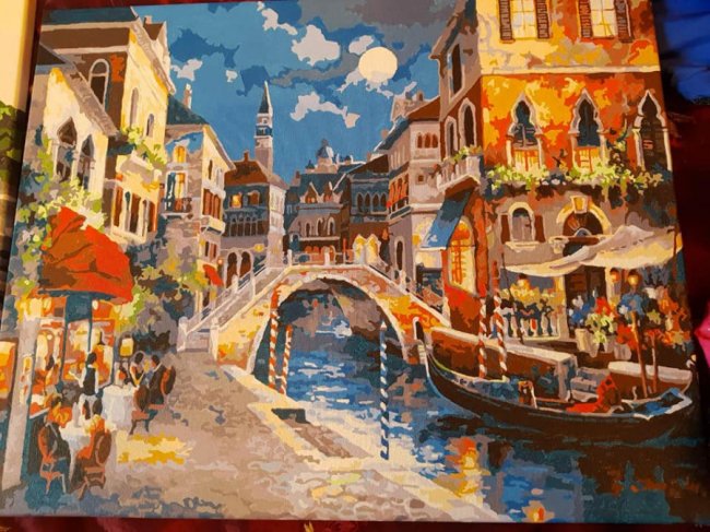 У Луцьку продають картини маленької рівненчанки з ДЦП. ФОТО