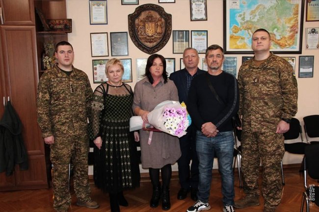 На Волині сім'ям загиблих нацгвардійців вручили посмертні нагороди рідних. ФОТО