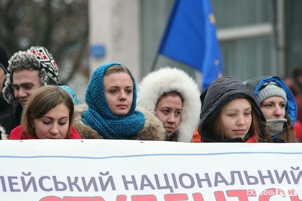 Студенти СНУ мітингували під головним корпусом. ФОТО