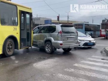 У Луцьку – ДТП за участю тролейбуса: розповіли деталі