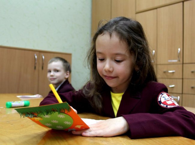 Луцькі школярі написали бійцям АТО Великодні листівки