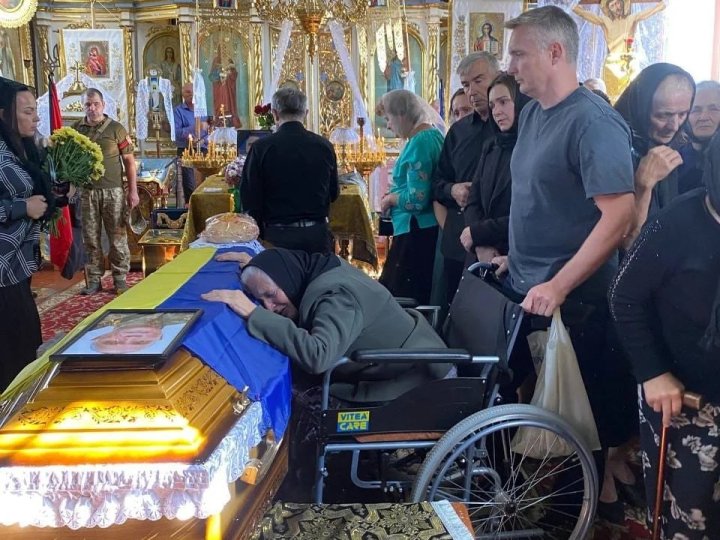 «Ця нагорода — як хабар»: мати загиблого Героя з Волині пояснила, чому відмовилася від ордена сина